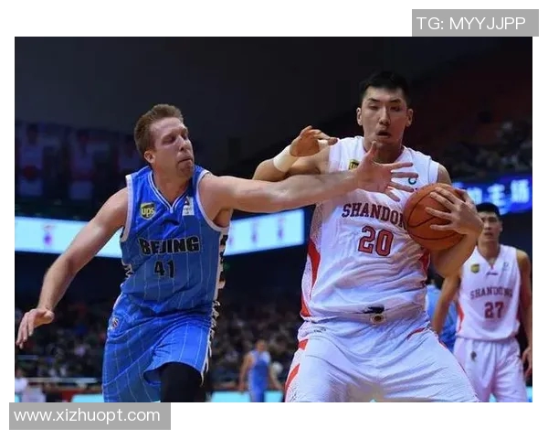 重庆篮球队团队协作引发热议球迷对战术配合和球员默契提出不同看法