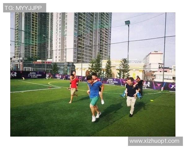 哪个足球明星与孩子共享快乐时光探寻他们的亲子生活与互动瞬间